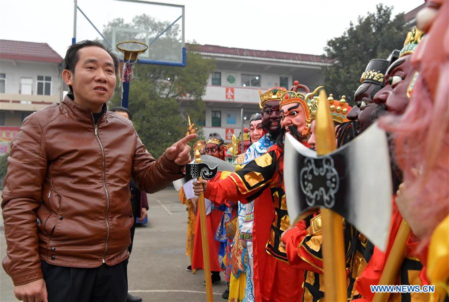 CHINA-JIANGXI-NUO OPERA-MASK MAKER(CN)