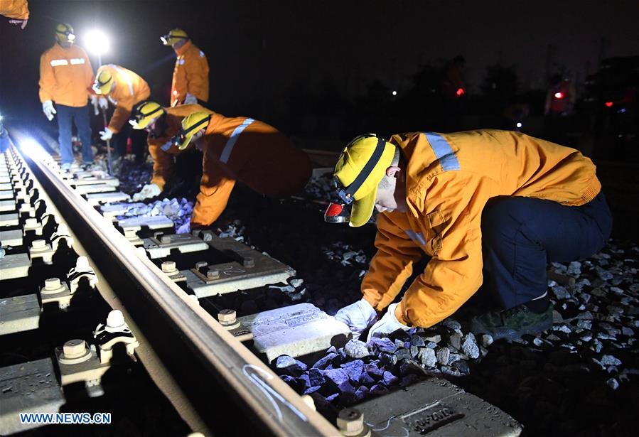 CHINA-NANNING-RAILWAY-NIGHT WORKER (CN)