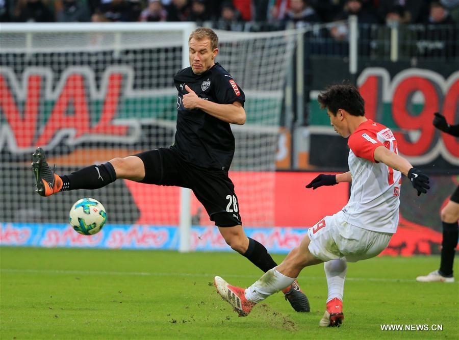 (SP)GERMANY-AUGSBURG-SOCCER-BUNDESLIGA-AUGSBURG VS STUTTGART