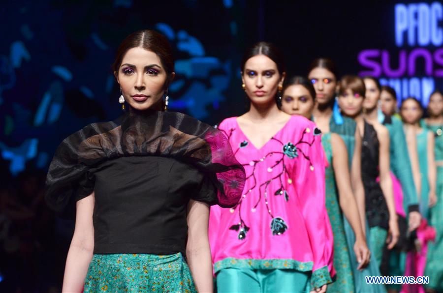 PAKISTAN-LAHORE-FASHION-WEEK