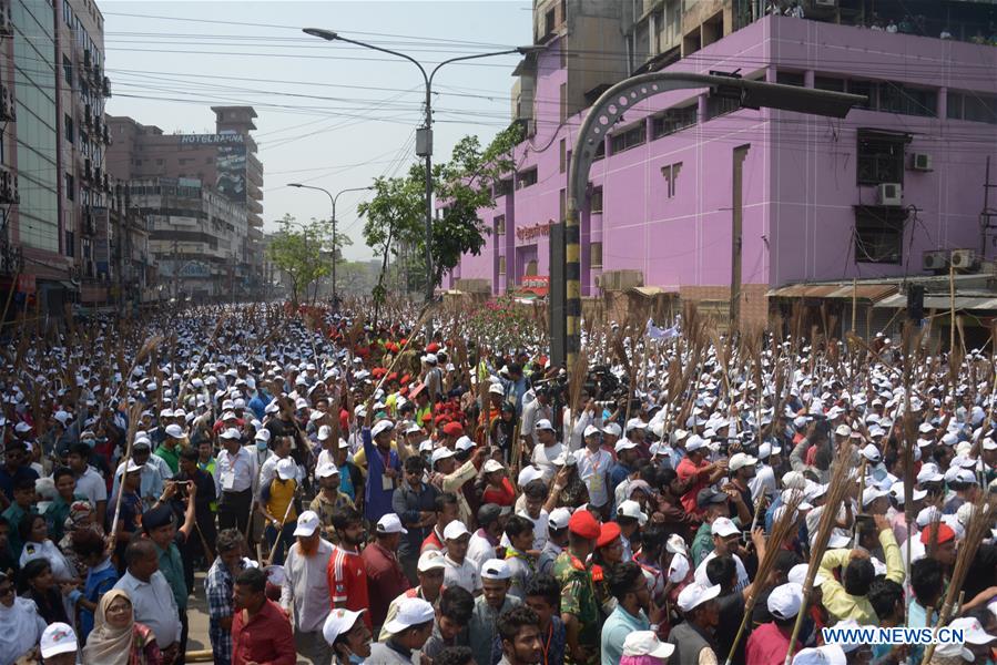 BANGLADESH-DHAKA-CLEANING-GUINESS-RECORD