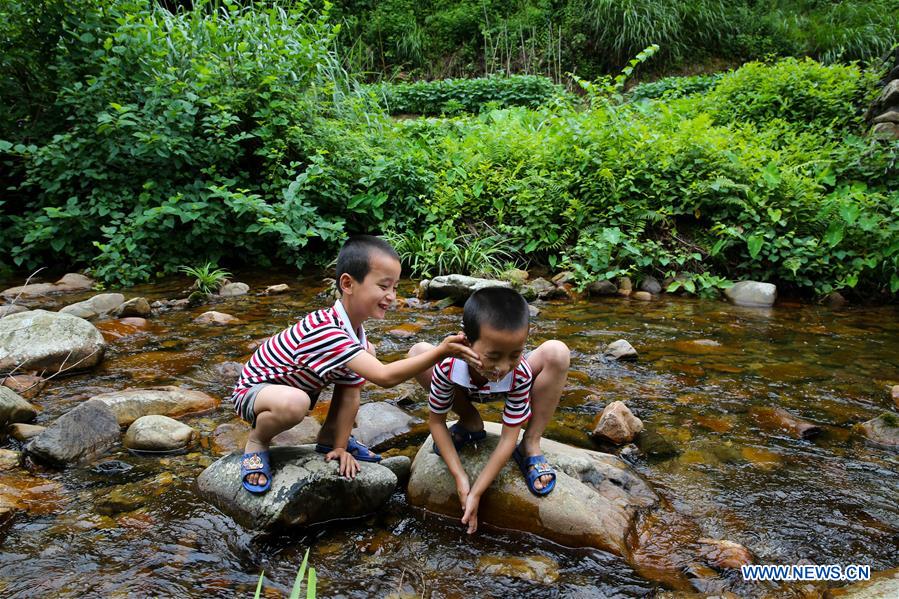 CHINA-JIANGXI-VILLAGE-MULTIPLE BIRTHS-TWINS-LIFE (CN)