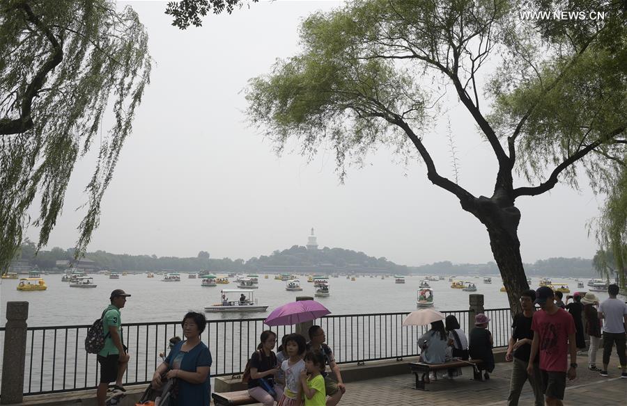 CHINA-BEIJING-BEIHAI PARK-HOLIDAY (CN)