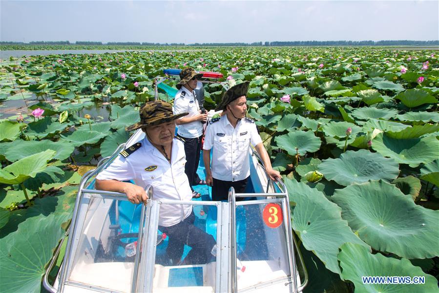 CHINA-HUBEI-HONGHU-LAKE PATROLLER (CN)