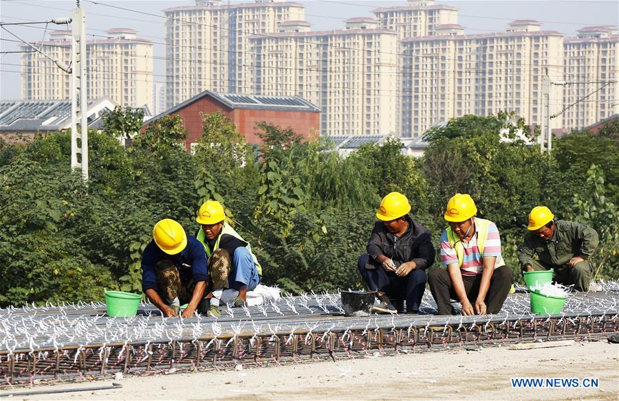 #CHINA-NATIONAL DAY HOLIDAY-WORKERS (CN)