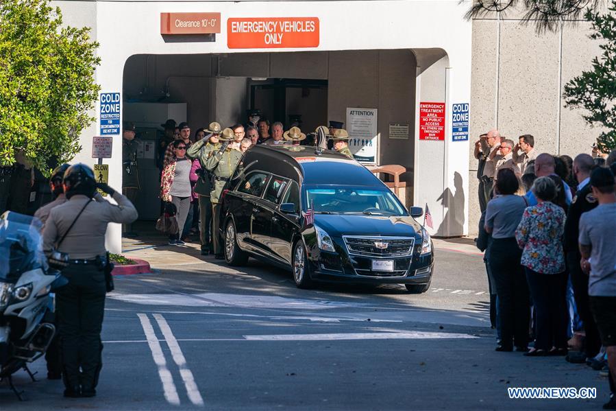 U.S.-CALIFORNIA-BAR-SHOOTING-MOURNING