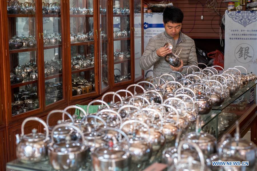 CHINA-YUNNAN-DALI-HANDICRAFTS-ECONOMY (CN)