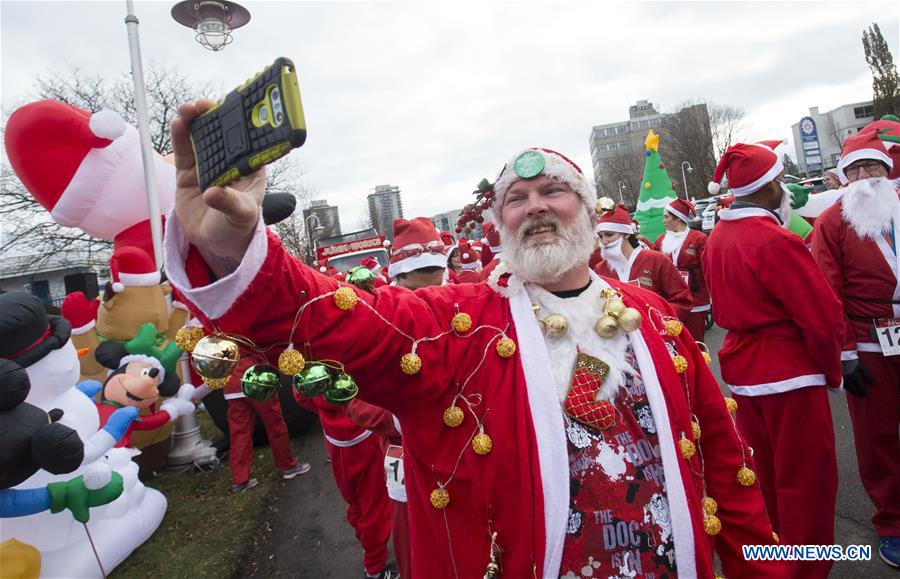 CANADA-ONTARIO-HAMILTON-SANTA 5K RUN