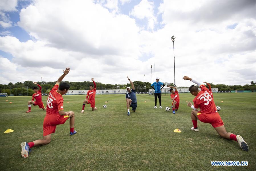 ARGENTINA-BUENOS AIRES-CHINESE FOOTBALL PLAYERS-TEENAGERS-TRAINING