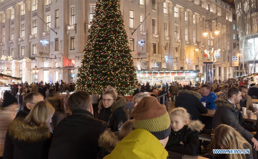 HUNGARY-BUDAPEST-CHRISTMAS MARKET