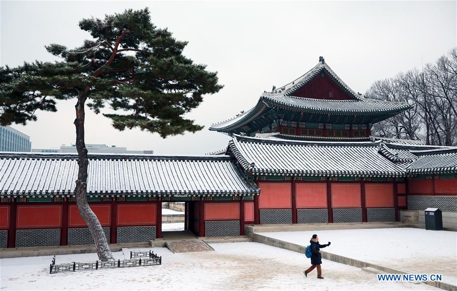 SOUTH KOREA-SEOUL-CHANGDEOKGUNG PALACE-SNOW