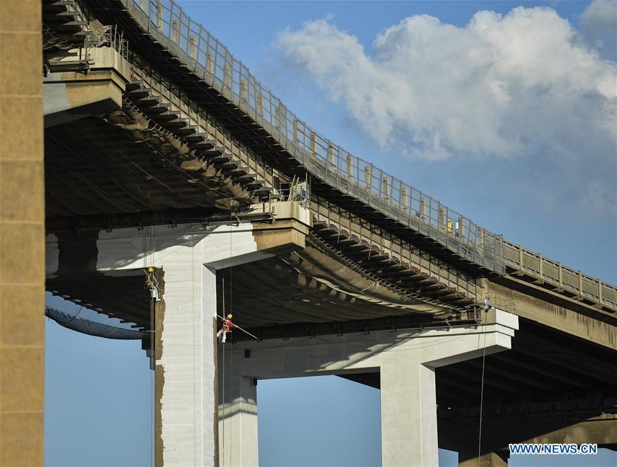 Xinhua Headlines: China's landmark Yangtze River bridge reopens to traffic