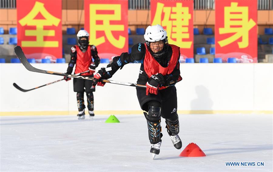 (SP)CHINA-XINJIANG-WENYUN-ICE HOCKEY-PRIMARY SCHOOL TEAM