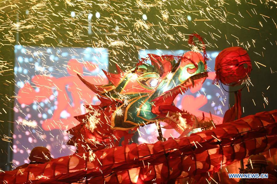 #CHINA-GUIZHOU-LANTERN FESTIVAL-FIREWORKS-DRAGON DANCE (CN)