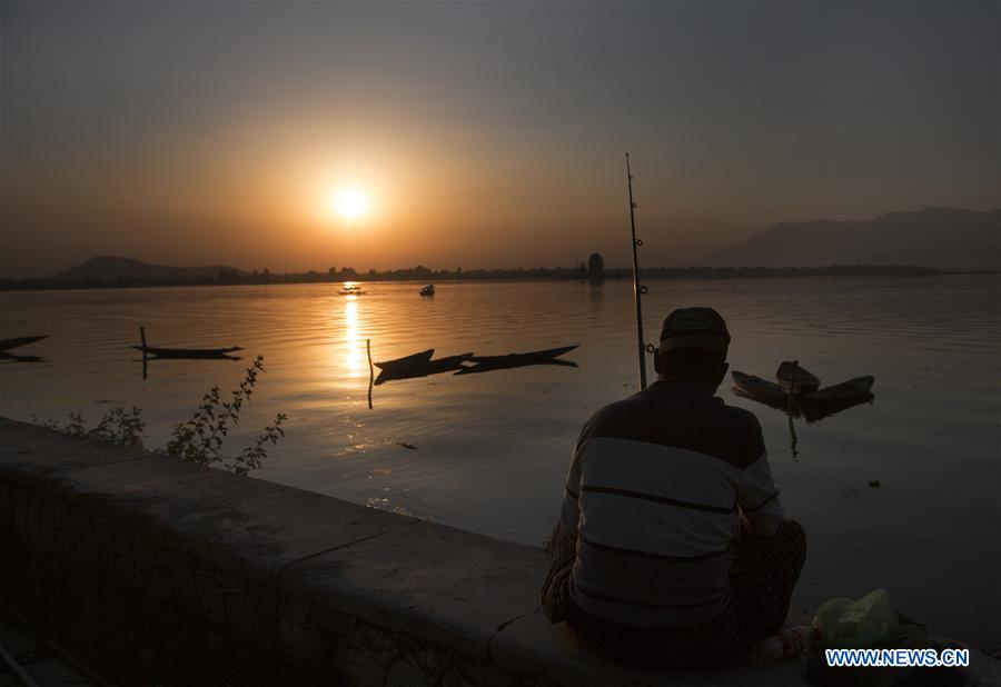 KASHMIR-SRINAGAR-DAILY LIFE-SUNSET