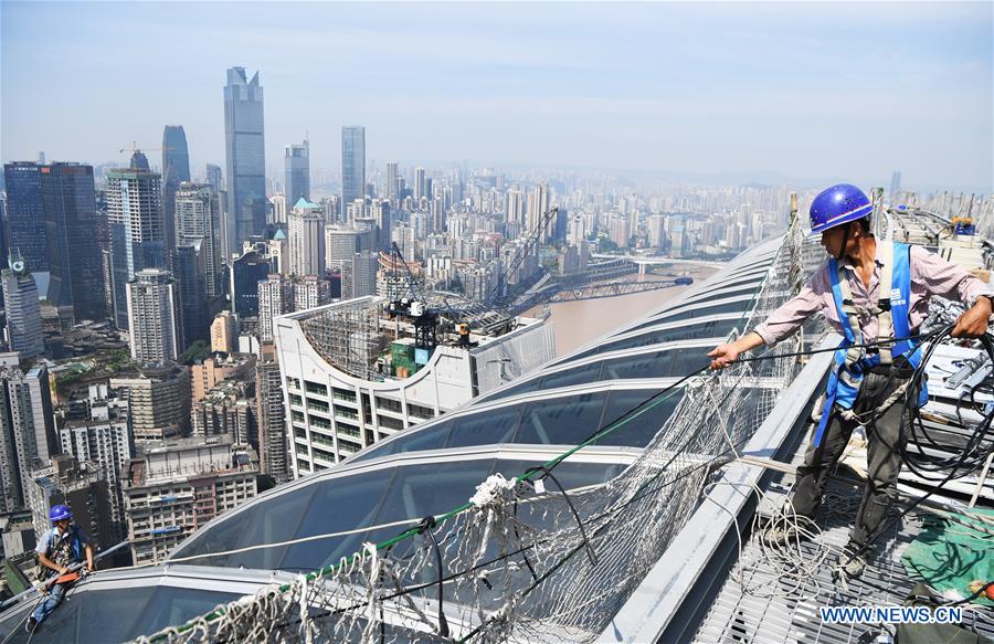 CHINA-CHONGQING-SUMMER-WORKERS (CN)