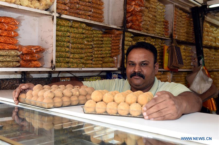 INDIA-NEW DELHI-DESSERT-LADOO