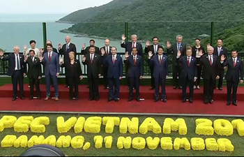 APEC leaders pose for family photo in Da Nang, Vietnam