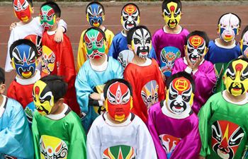 Pupils perform Peking Opera in Chengdu