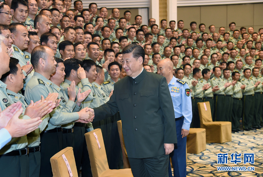 6月22日，正在山西省考察工作的中共中央总书记、国家主席、中央军委主席习近平在太原接见驻晋部队师以上领导干部和建制团单位主官。新华社记者 琚振华 摄