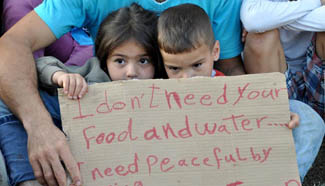 In pics: refugees near highway in Edirne, Turkey