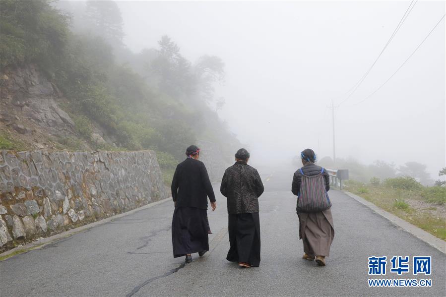 （图文互动）（10）特写：“八一”礼物，飞向云端哨所