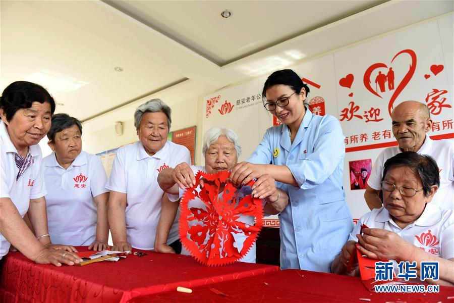 （壮丽70年·奋斗新时代——共和国发展成就巡礼·图文互动）（9）人民至上的生动实践——共和国民生发展成就巡礼