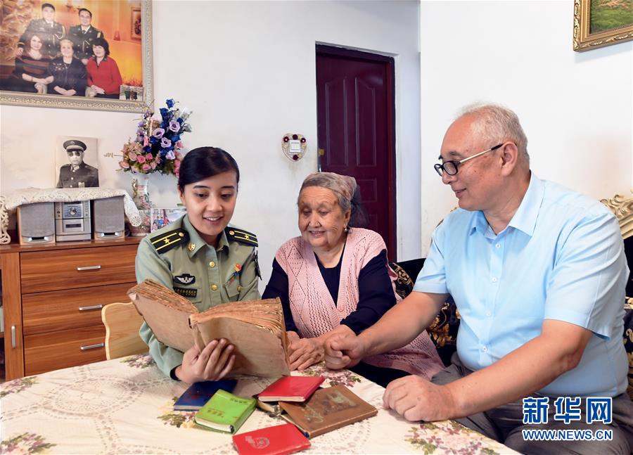 （图文互动）（3）历史的见证——陆军边海防学院维吾尔族女讲师其曼古力一家三代守疆固边记事