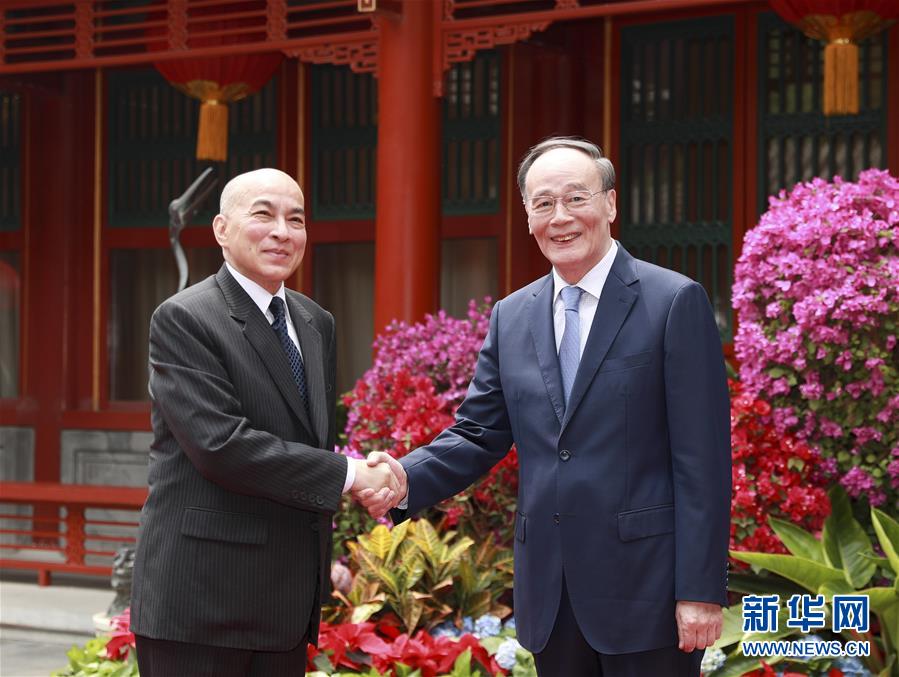 （亚洲文明对话大会）王岐山会见柬埔寨国王西哈莫尼